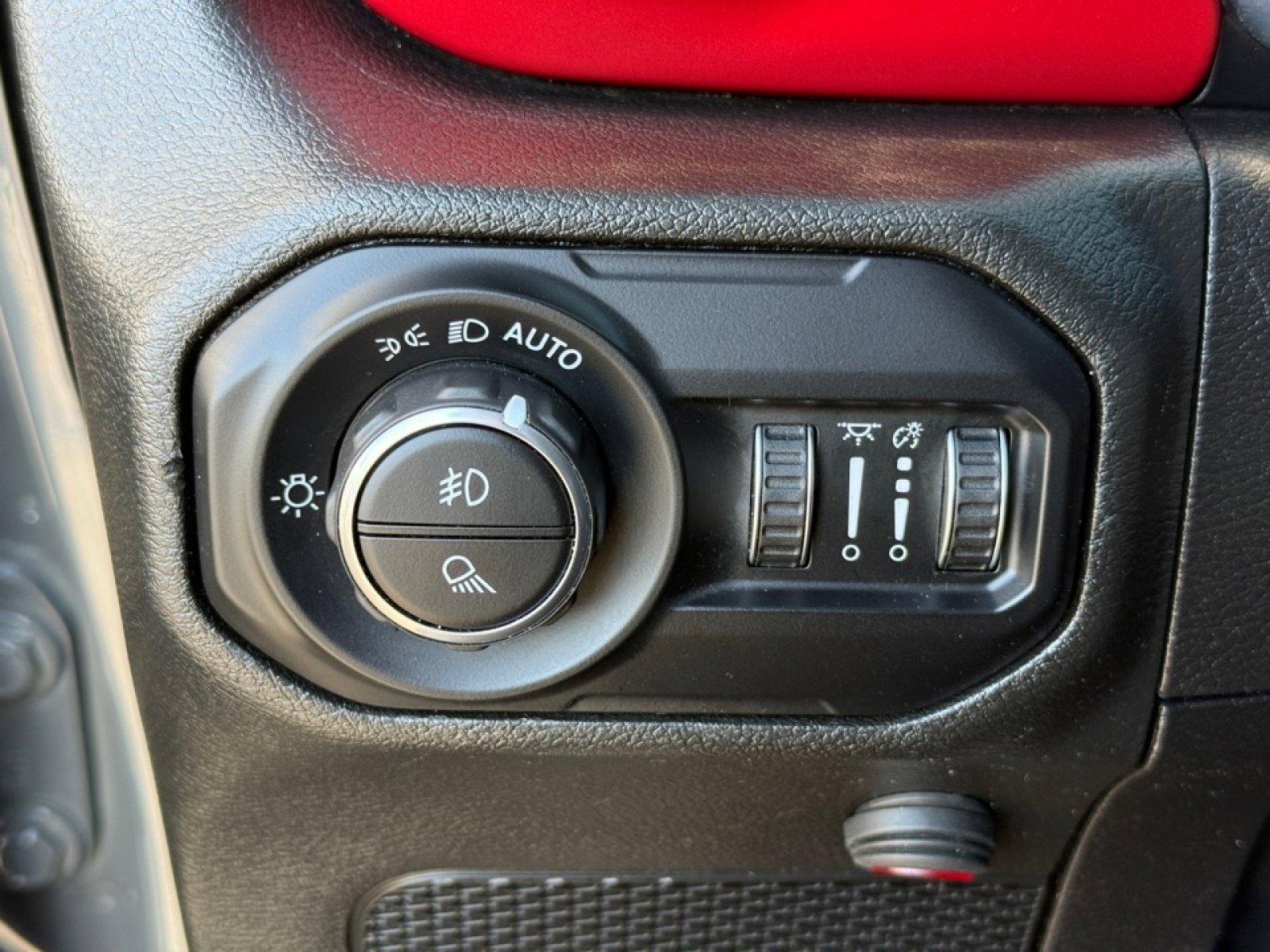 Used 2022 Jeep Gladiator Rubicon w/ Cold Weather Group image 35