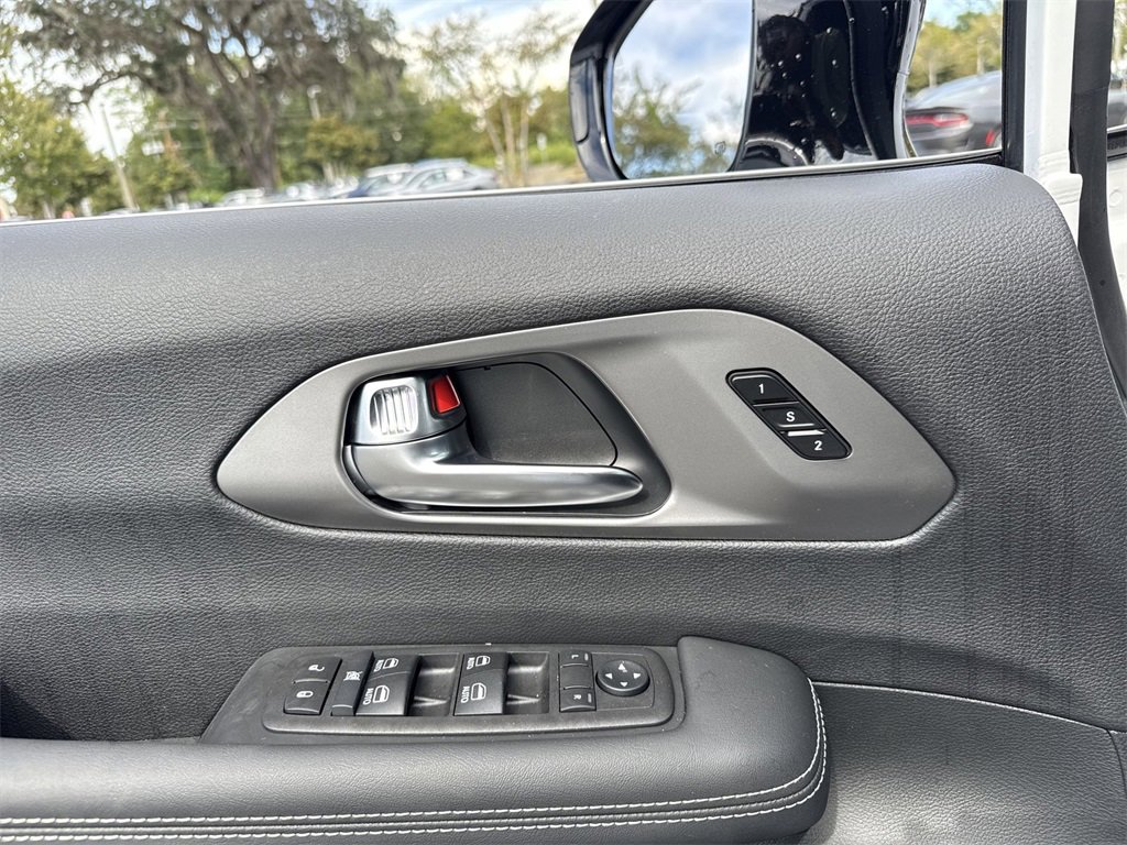 New 2026 Chrysler Pacifica Select image 12