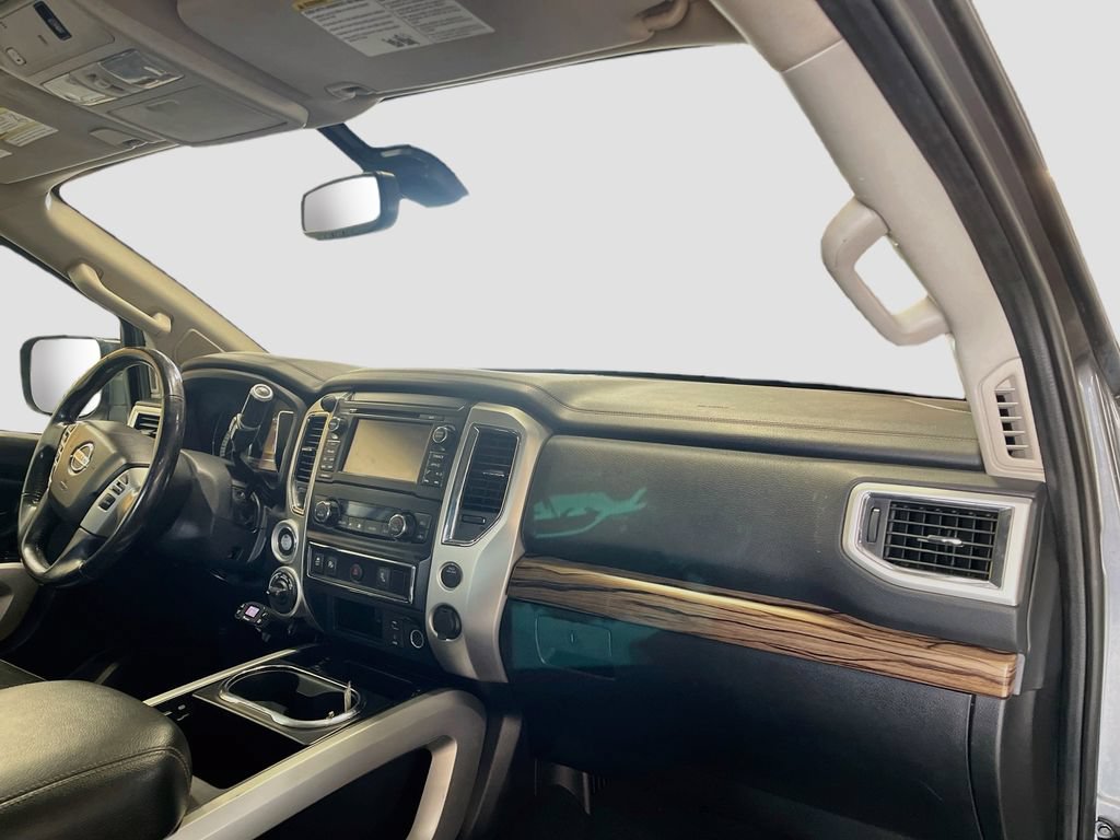 Used 2018 Nissan Titan SL AWD/4WD image 30