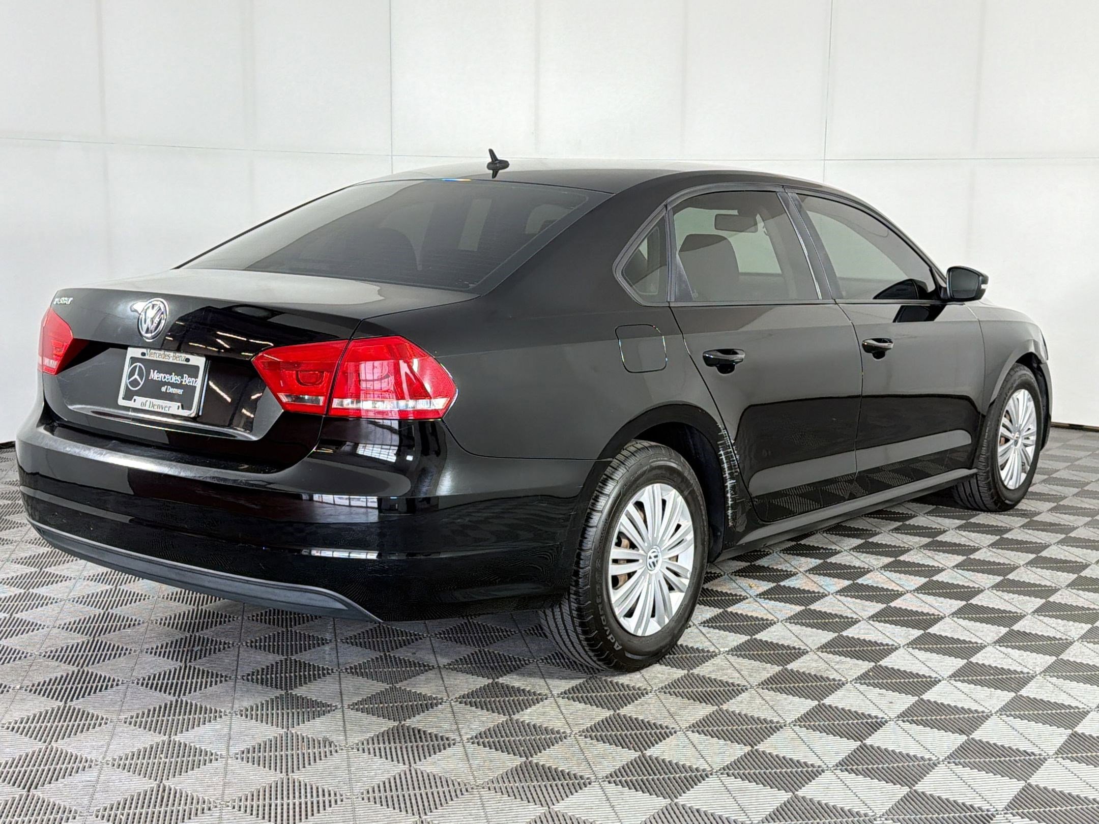 Used 2014 Volkswagen Passat 2.5 S FWD image 9