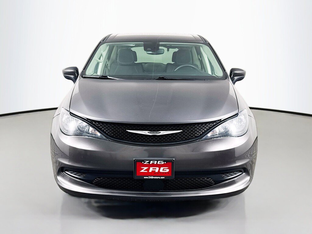 Used 2023 Chrysler Voyager LX FWD image 8