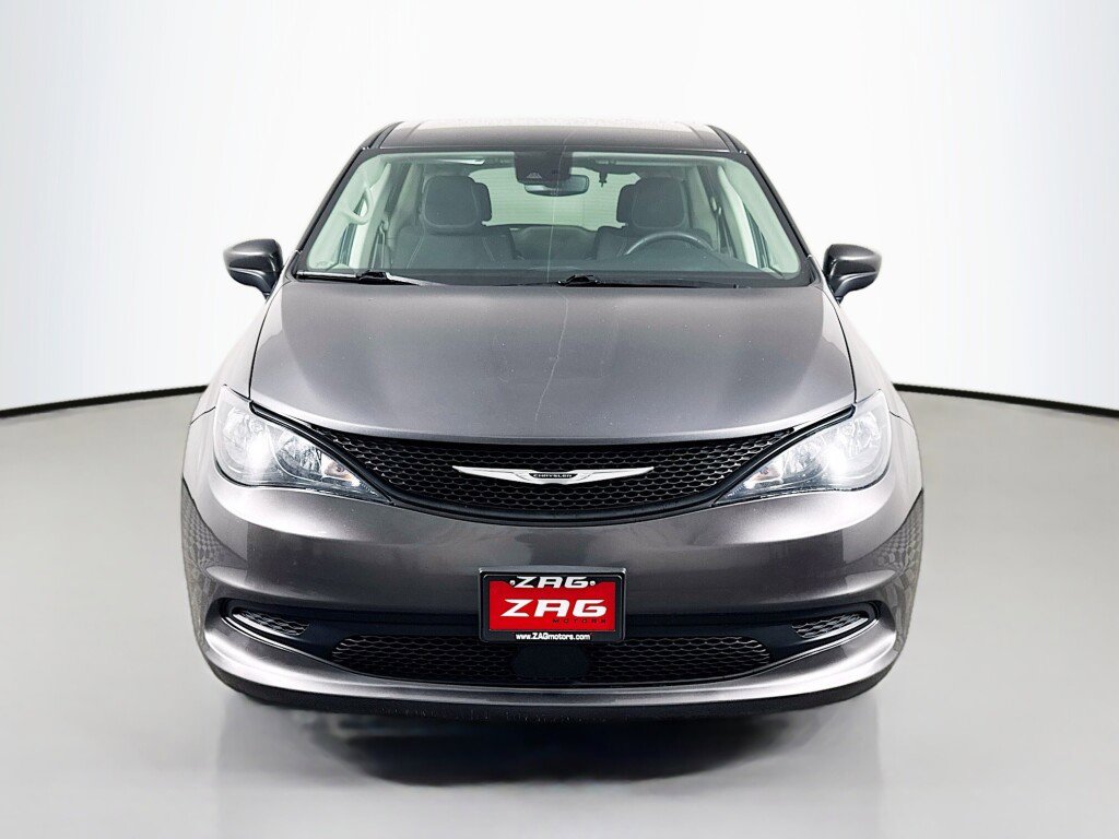 Used 2023 Chrysler Voyager LX FWD image 8