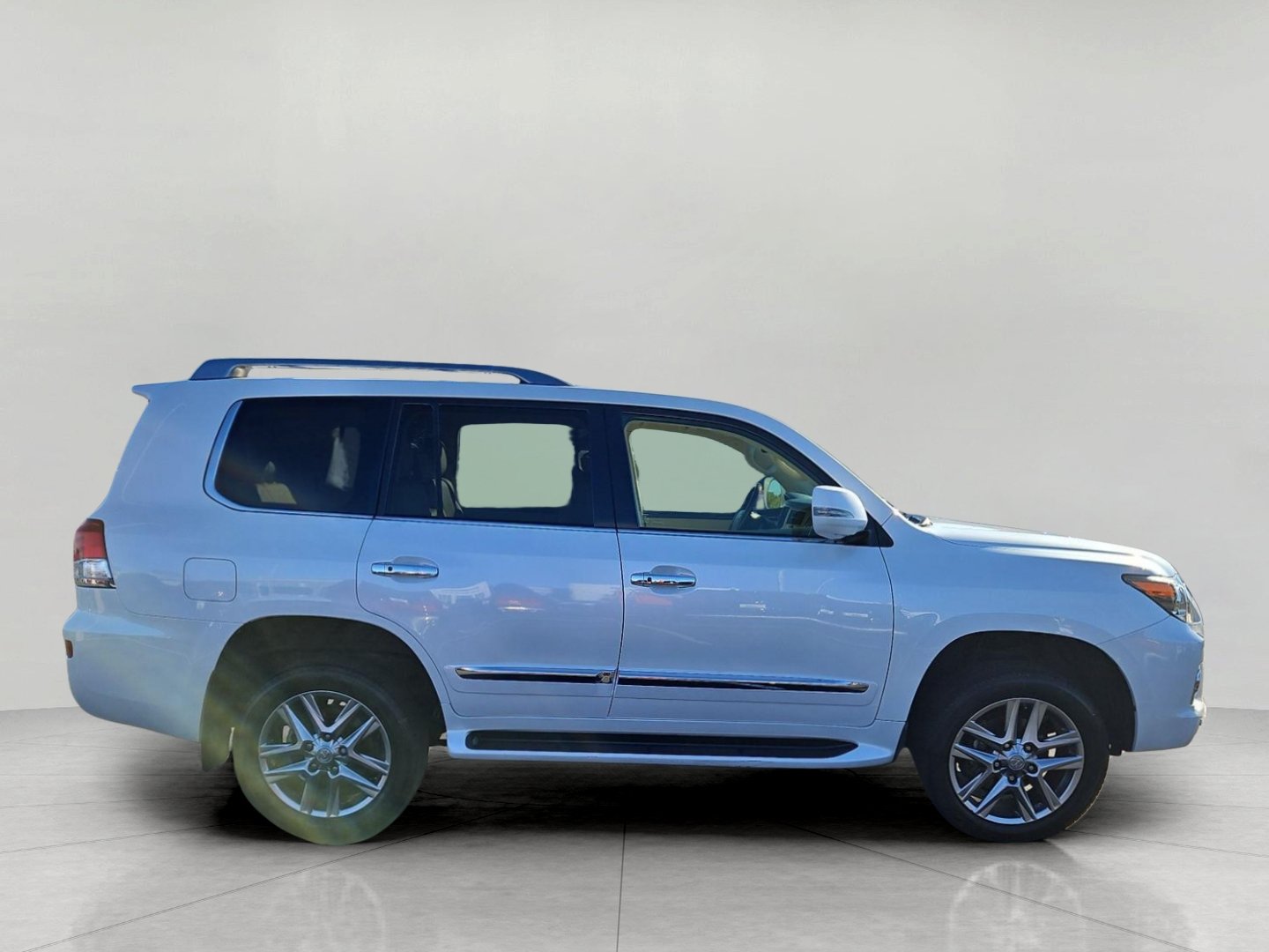 Used 2015 Lexus LX 570 4WD image 9