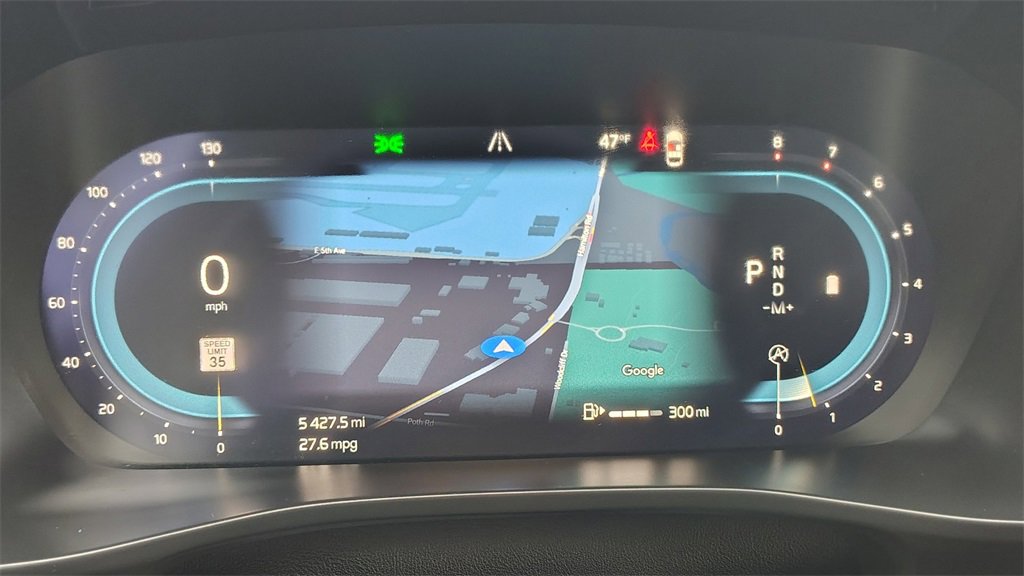 Used 2025 Volvo XC40 B5 Plus image 13