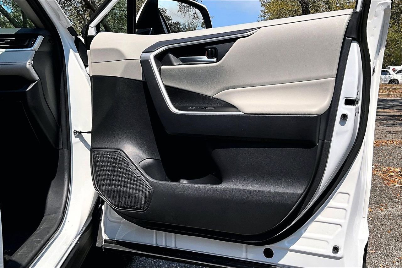 Used 2025 Toyota RAV4 XLE w/ Convenience Package image 29