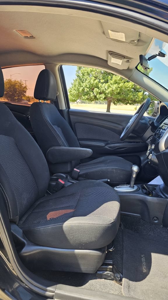 Used 2014 Nissan Versa SV FWD image 9