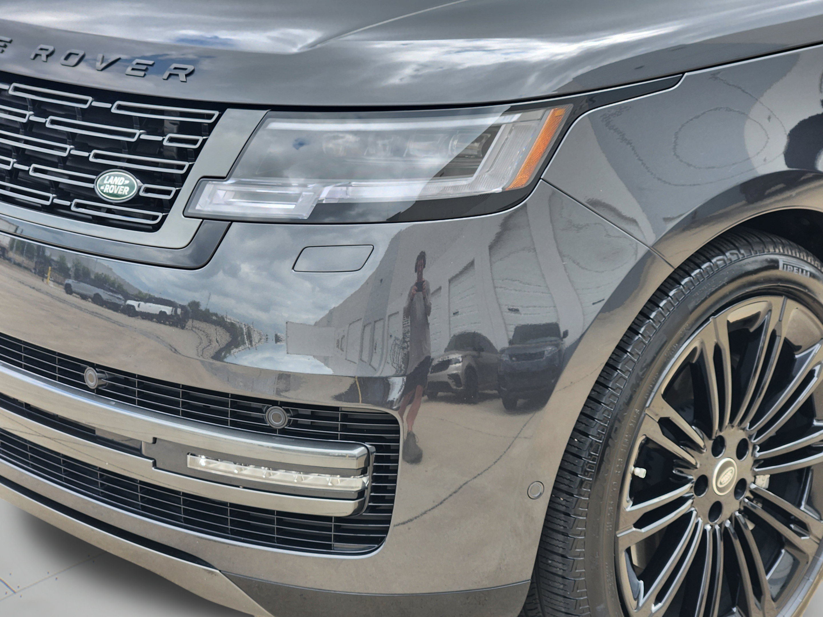 Certified 2025 Land Rover Range Rover SE AWD/4WD image 32