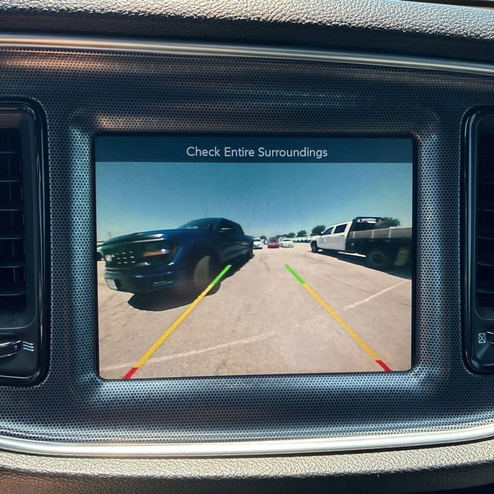 Used 2015 Dodge Challenger SRT RWD image 10