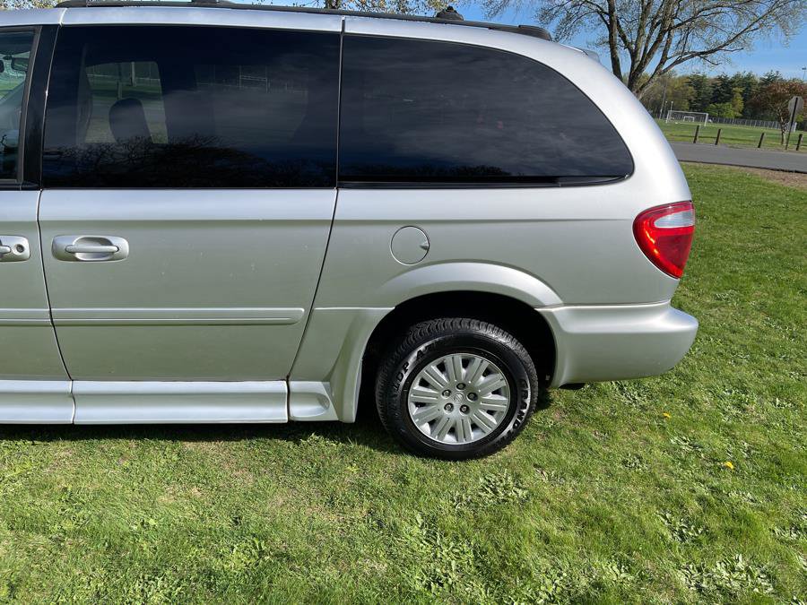 Used 2005 Chrysler Town & Country LX w/ Popular Equipment Group II FWD image 15