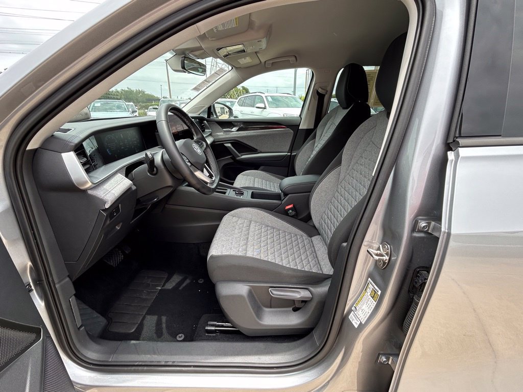 Used 2025 Volkswagen Tiguan S FWD image 17