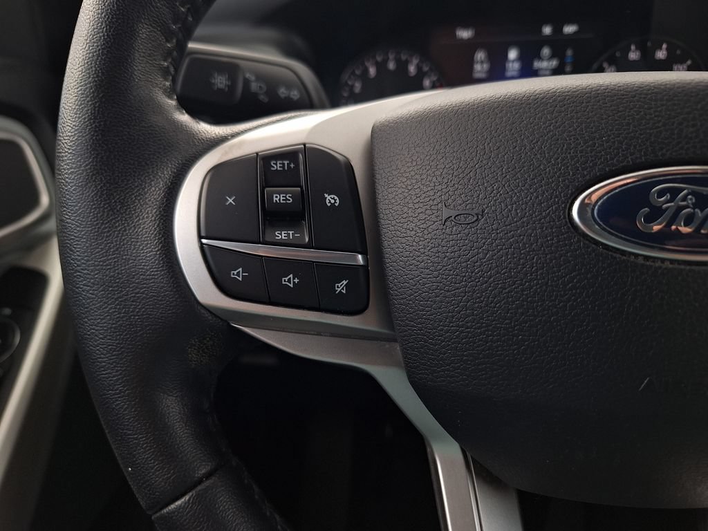 Used 2021 Ford Explorer XLT w/ Equipment Group 202A AWD/4WD image 17