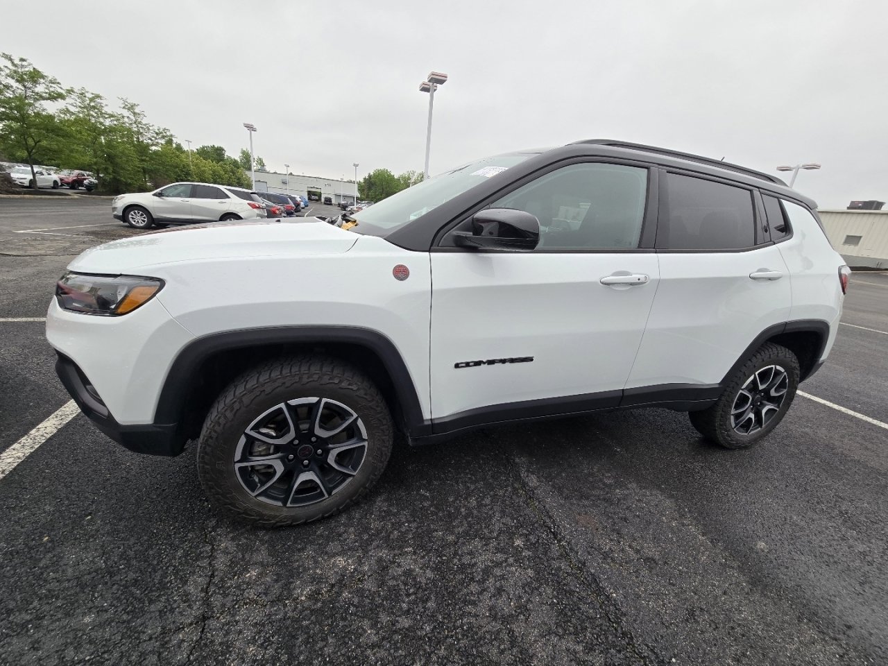 Used 2025 Jeep Compass Trailhawk AWD/4WD image 4