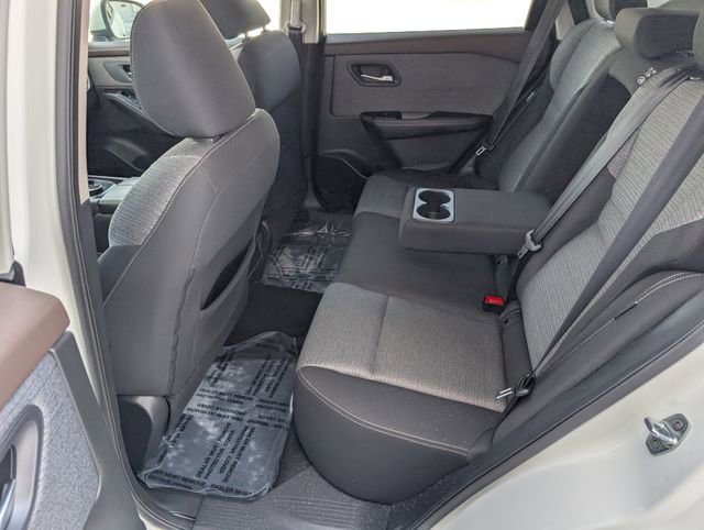 Used 2022 Nissan Rogue SV image 19