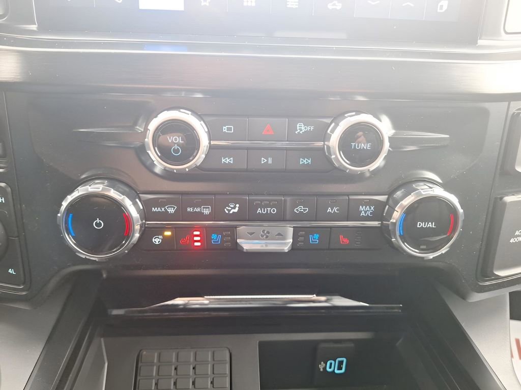 New 2026 Ford F350 Lariat w/ Black Appearance Package image 28