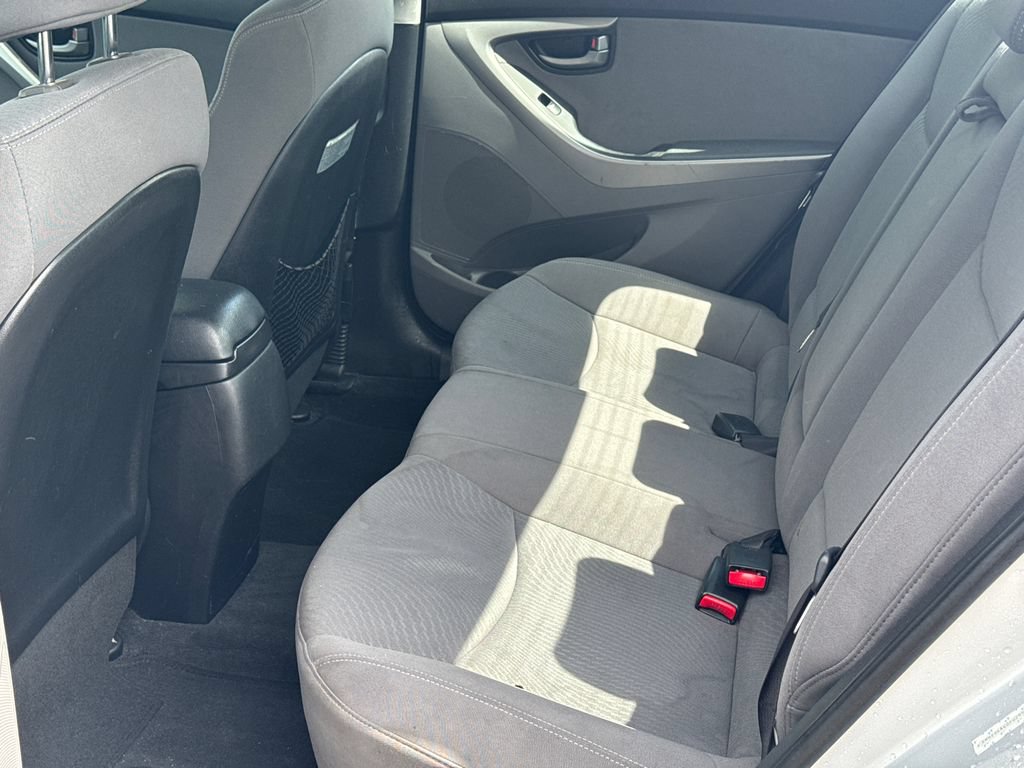 Used 2015 Hyundai Elantra SE w/ Option Group 02 FWD image 17