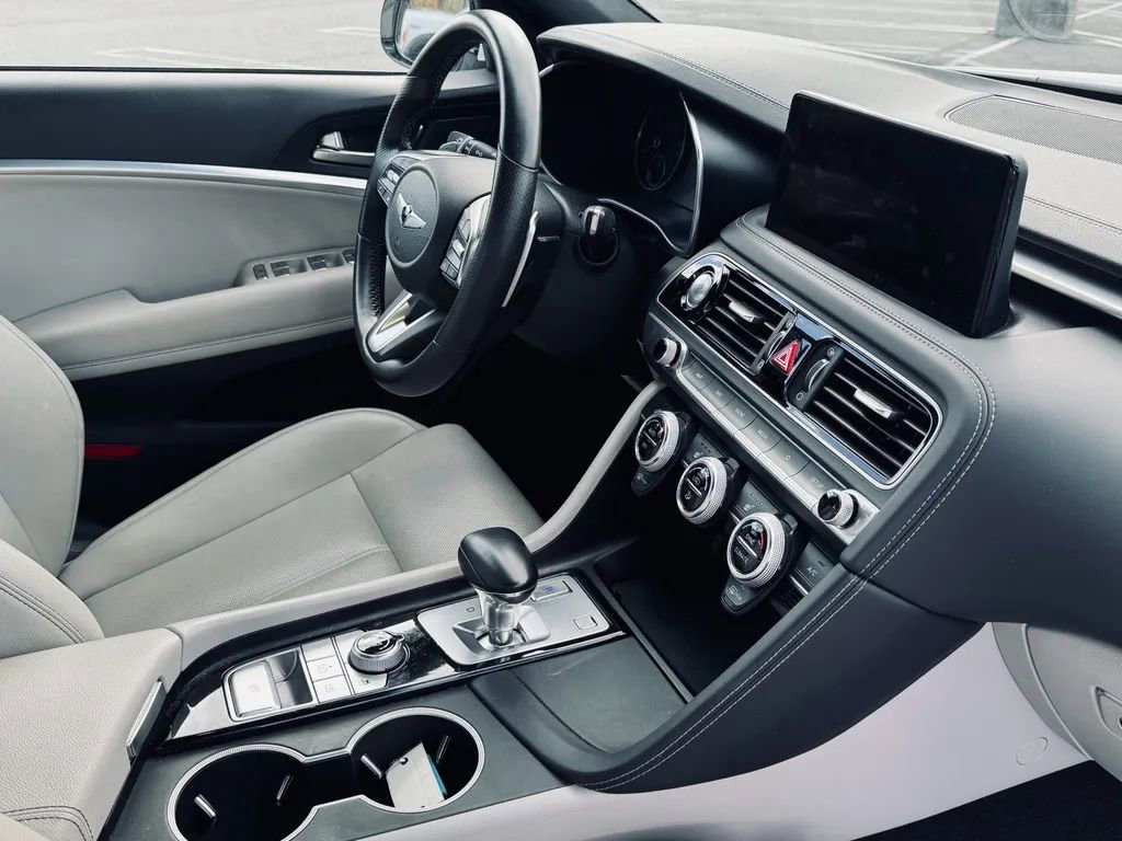 Used 2023 Genesis G70 2.0T image 23