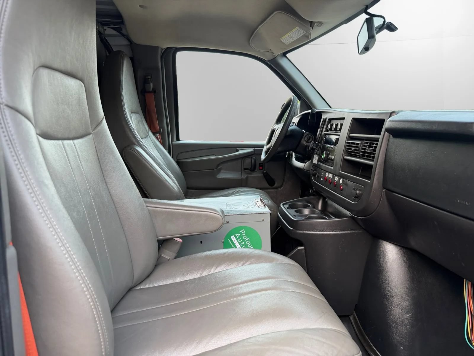 Used 2013 Chevrolet Express 2500 RWD image 19