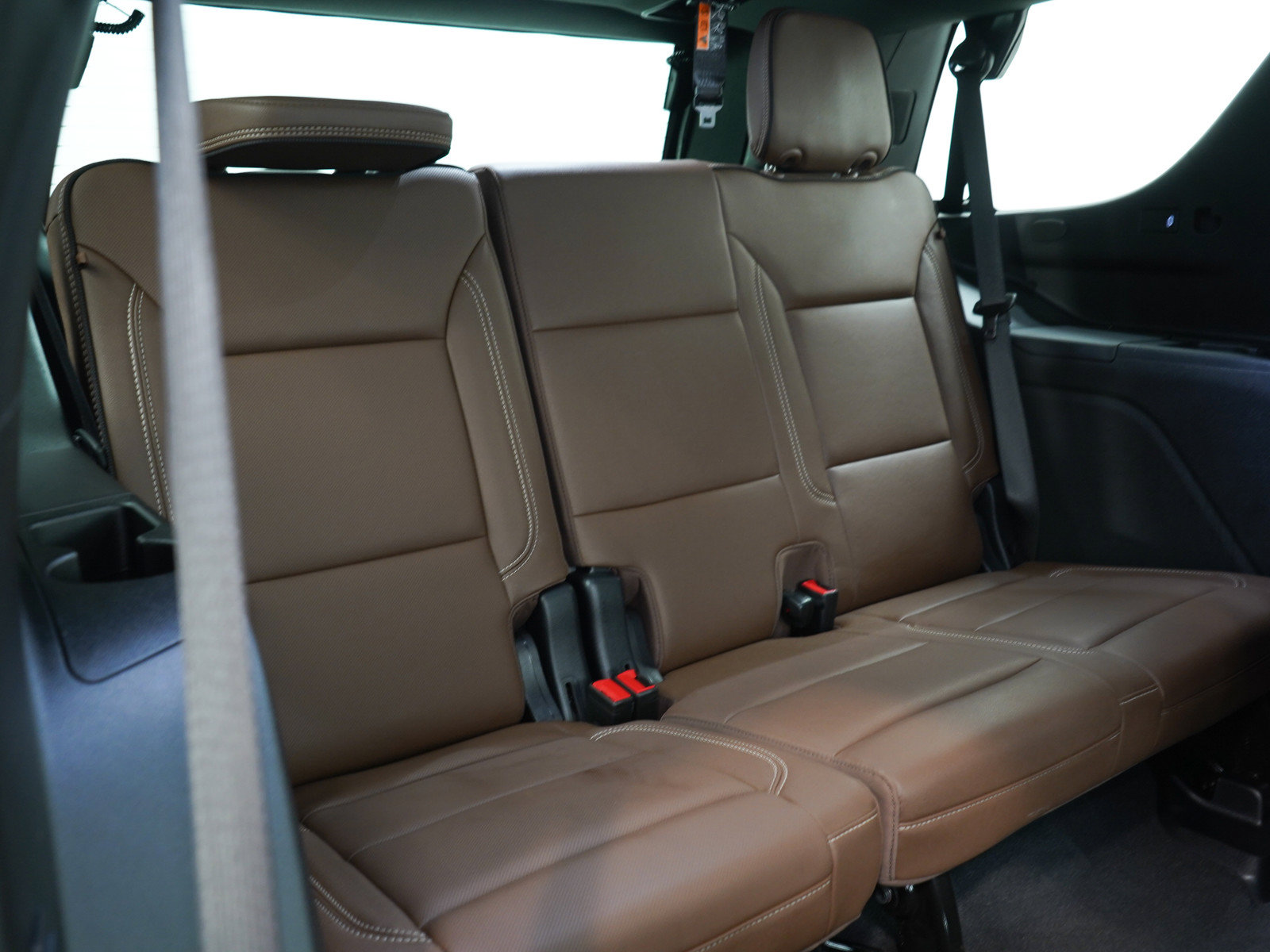 Used 2025 Chevrolet Tahoe High Country AWD/4WD image 15