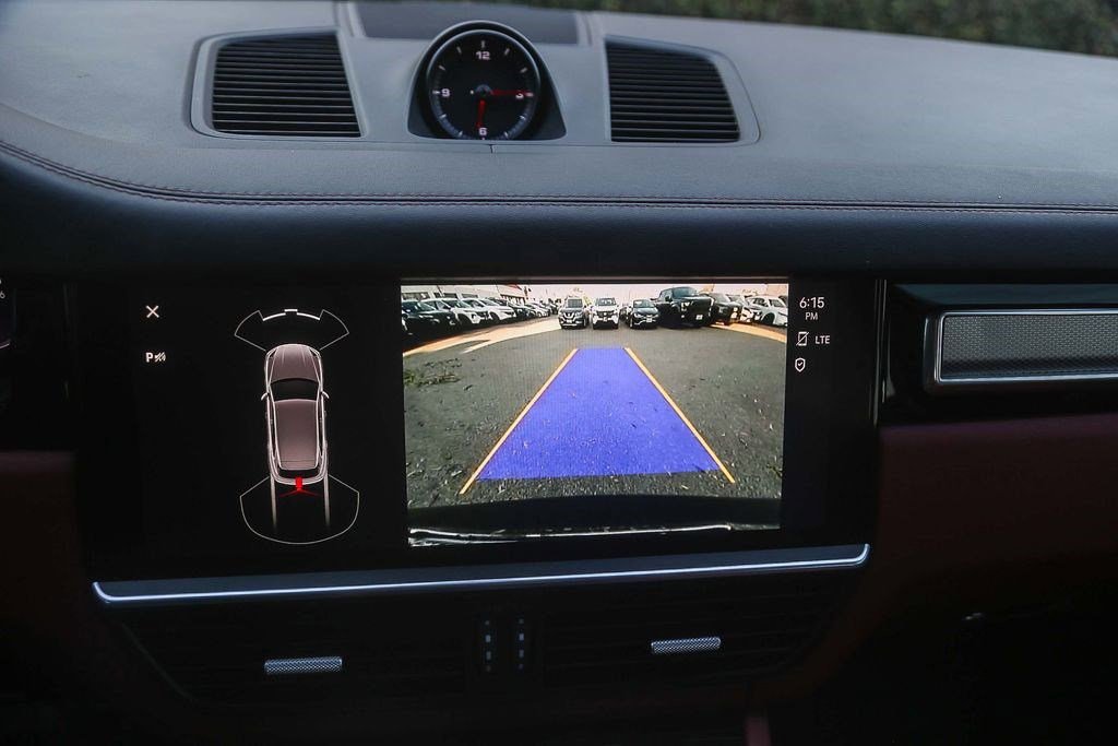 Used 2023 Porsche Cayenne Platinum Edition image 26