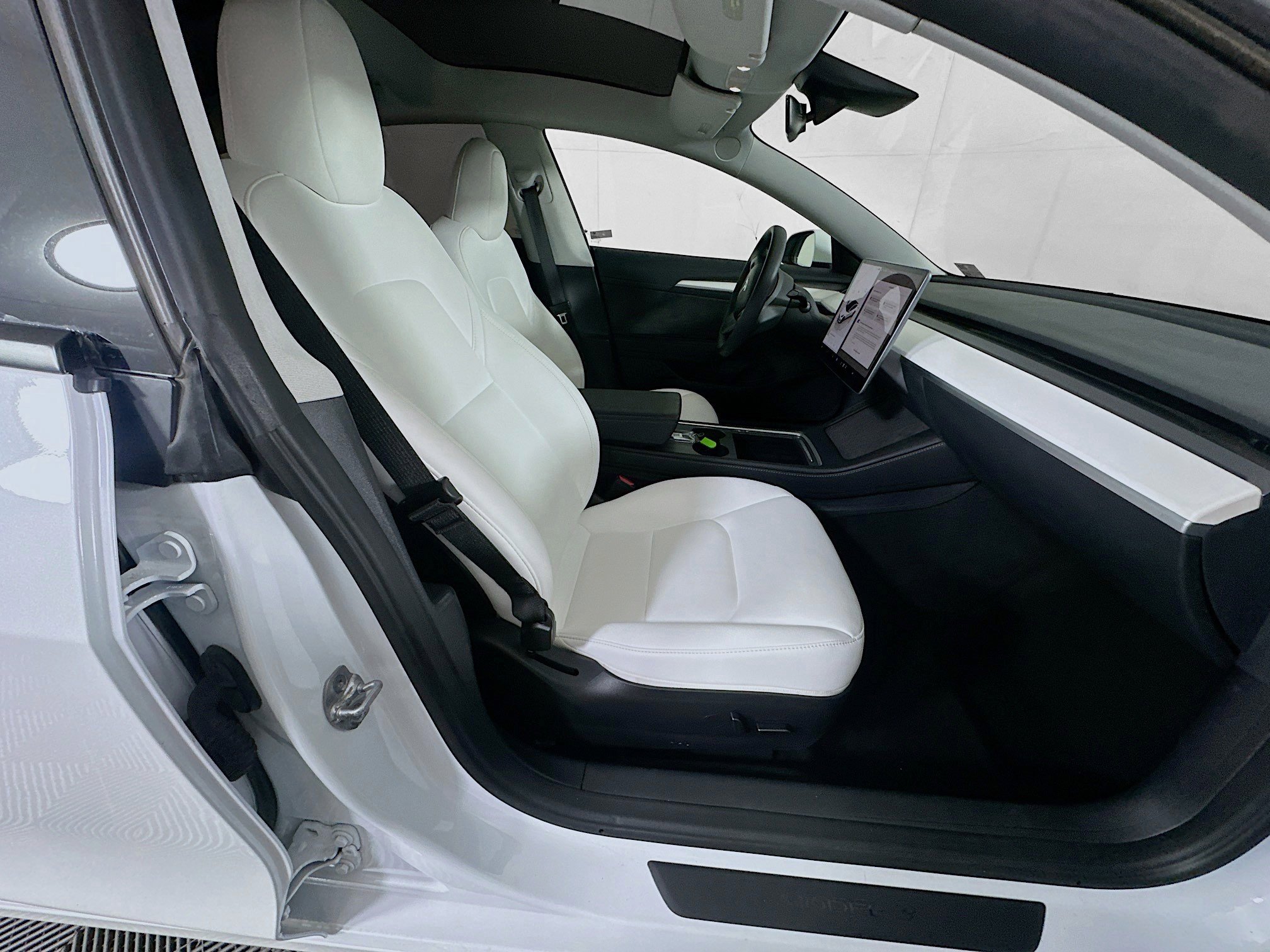 Used 2023 Tesla Model 3 Performance image 32