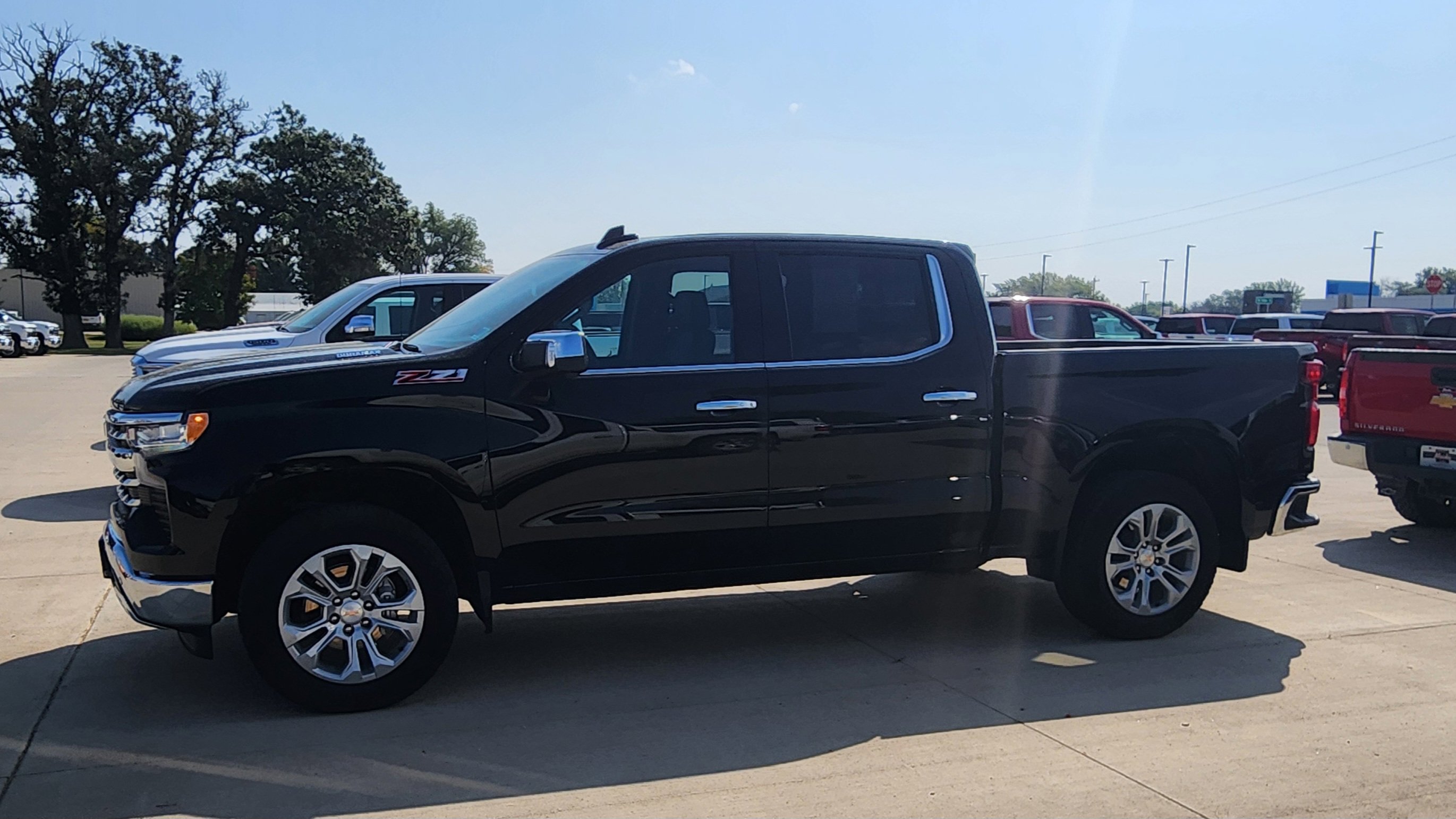 Used 2025 Chevrolet Silverado 1500 LTZ w/ Z71 Off-Road Package image 7
