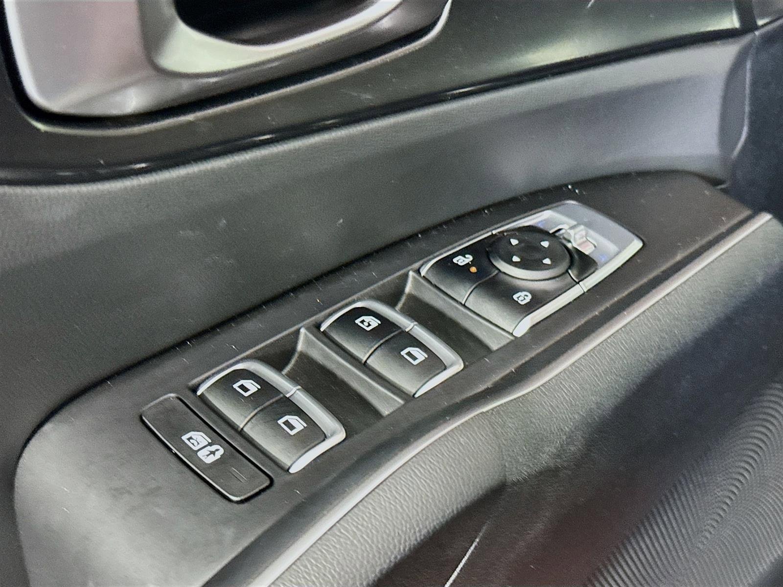 Certified 2025 Kia Sorento LX image 19