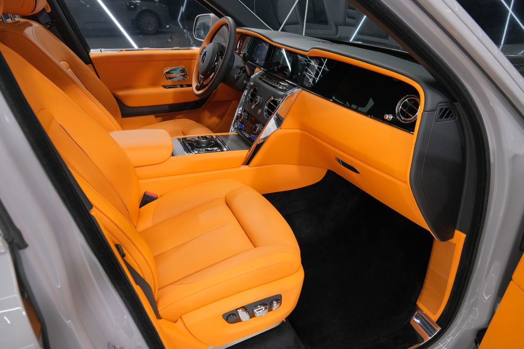 Used 2026 Rolls-Royce Cullinan AWD/4WD image 60