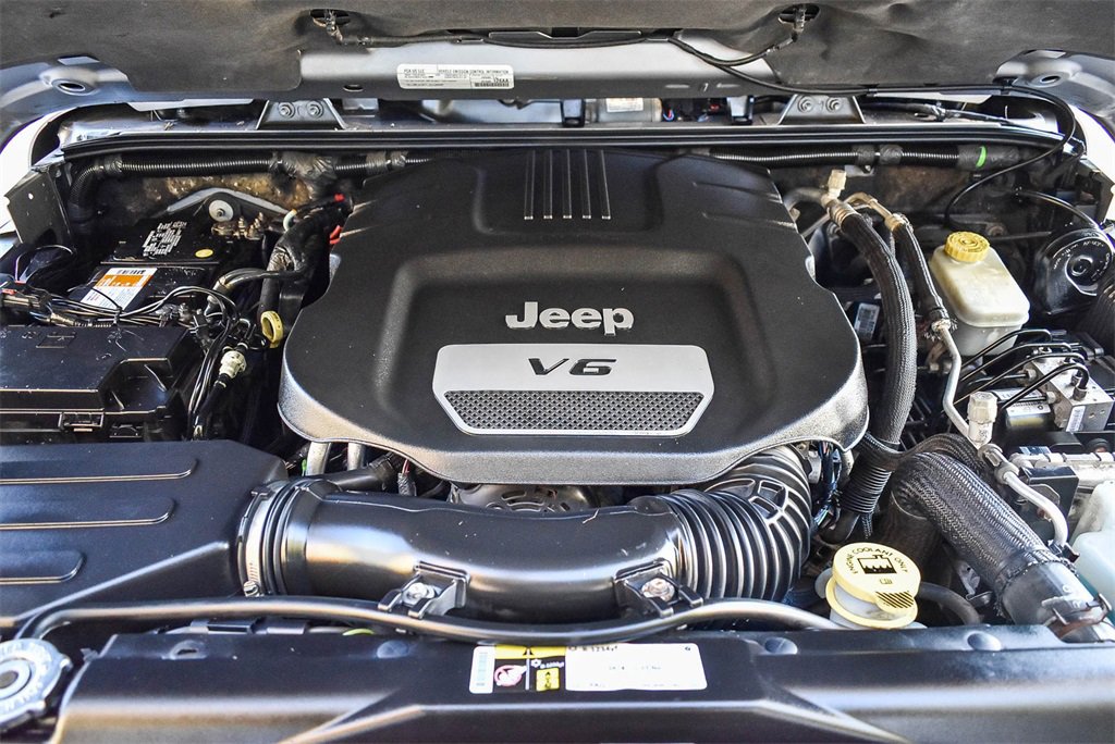 Used 2015 Jeep Wrangler Unlimited Sahara image 25