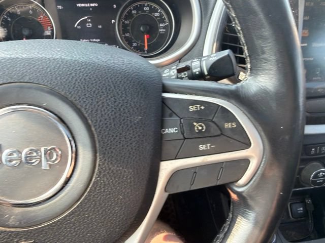 Used 2017 Jeep Cherokee Trailhawk w/ Comfort/Convenience Group AWD/4WD image 18