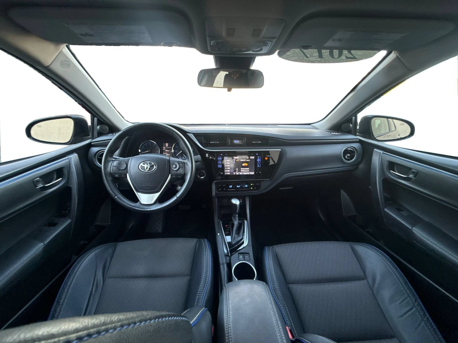 Used 2017 Toyota Corolla SE w/ SE Premium Package FWD image 22