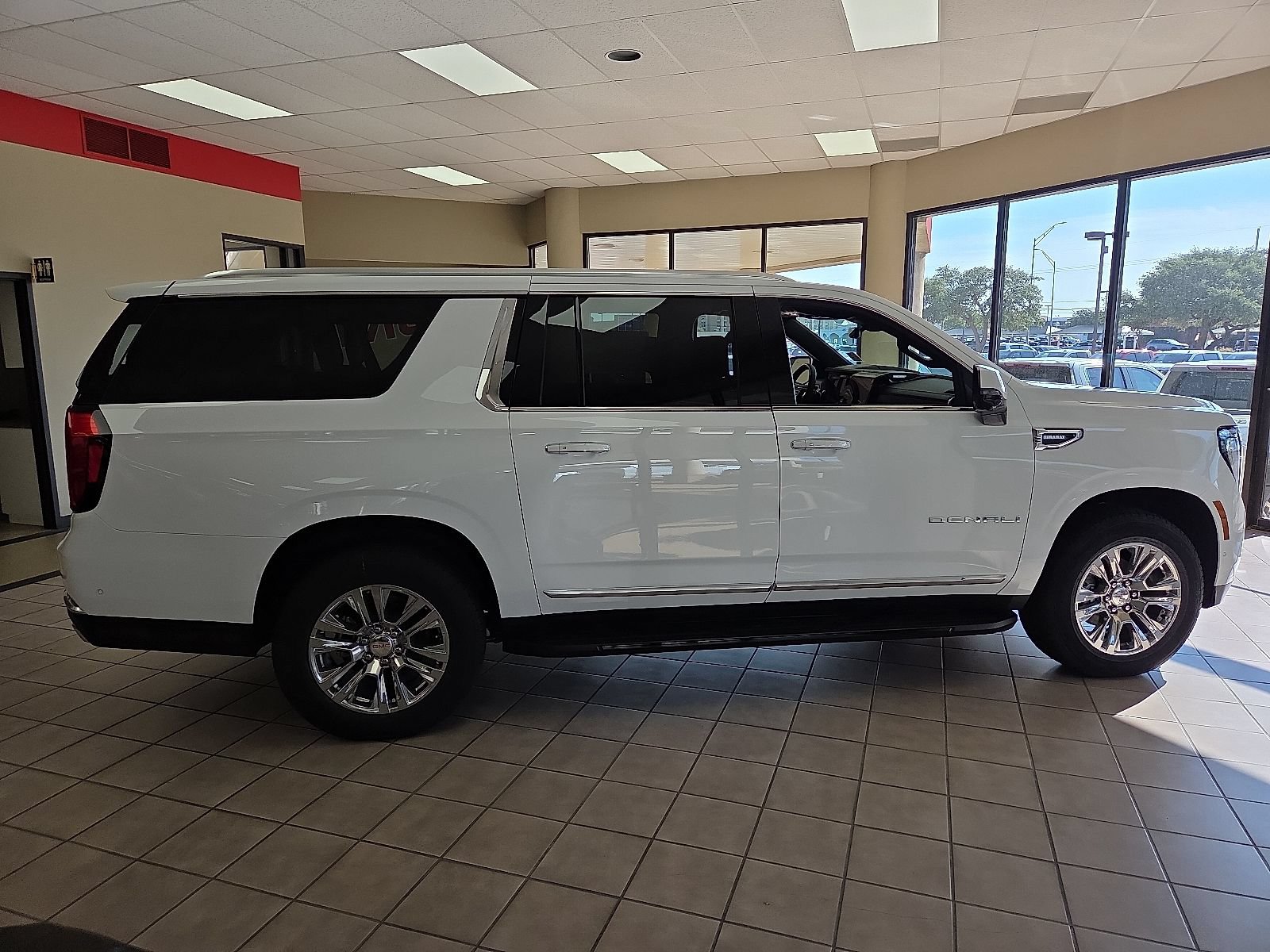 New 2026 GMC Yukon XL Denali w/ Advanced Technology Package AWD/4WD image 5