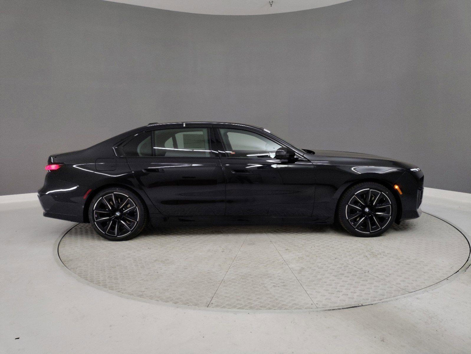 Used 2025 BMW i7 eDrive50 w/ M Sport Package RWD image 5