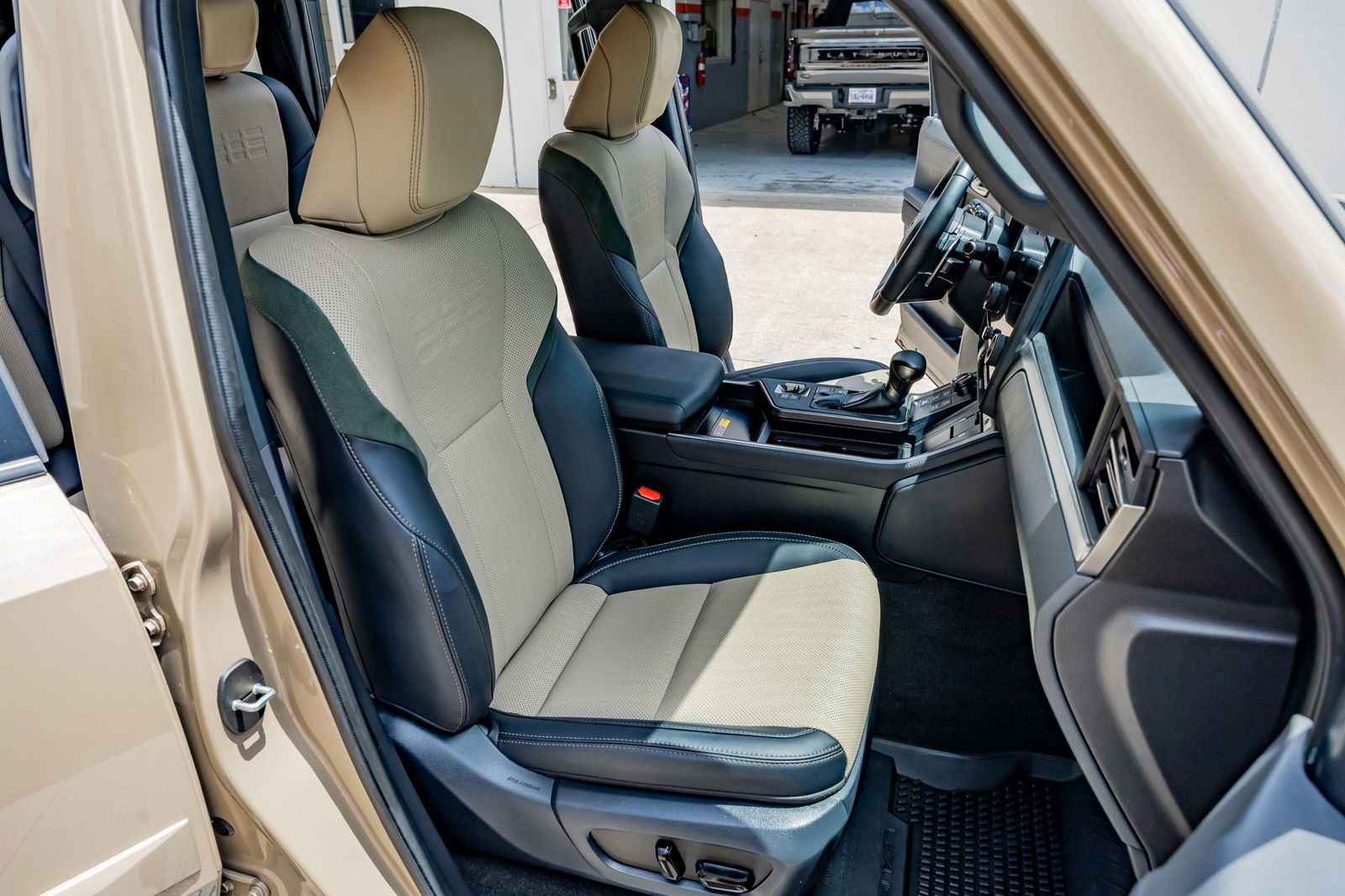 Used 2025 Lexus GX 550 AWD/4WD image 31