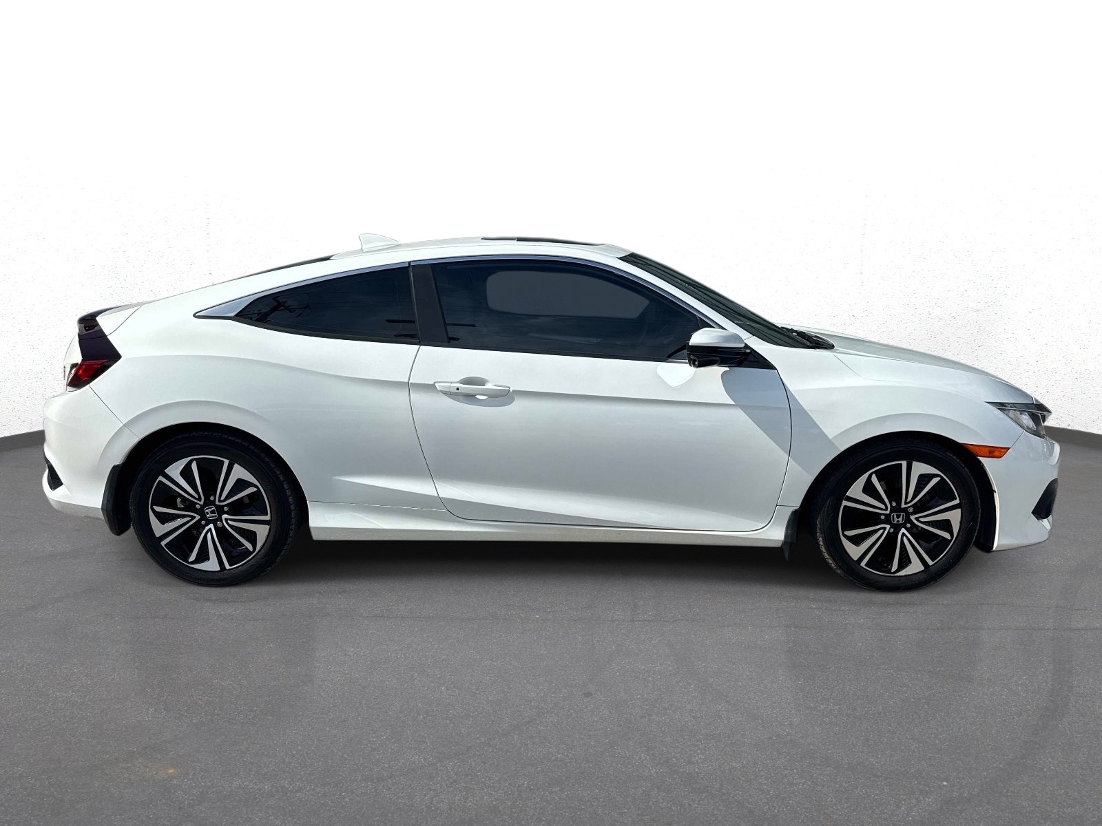 Used 2017 Honda Civic EX-L image 2