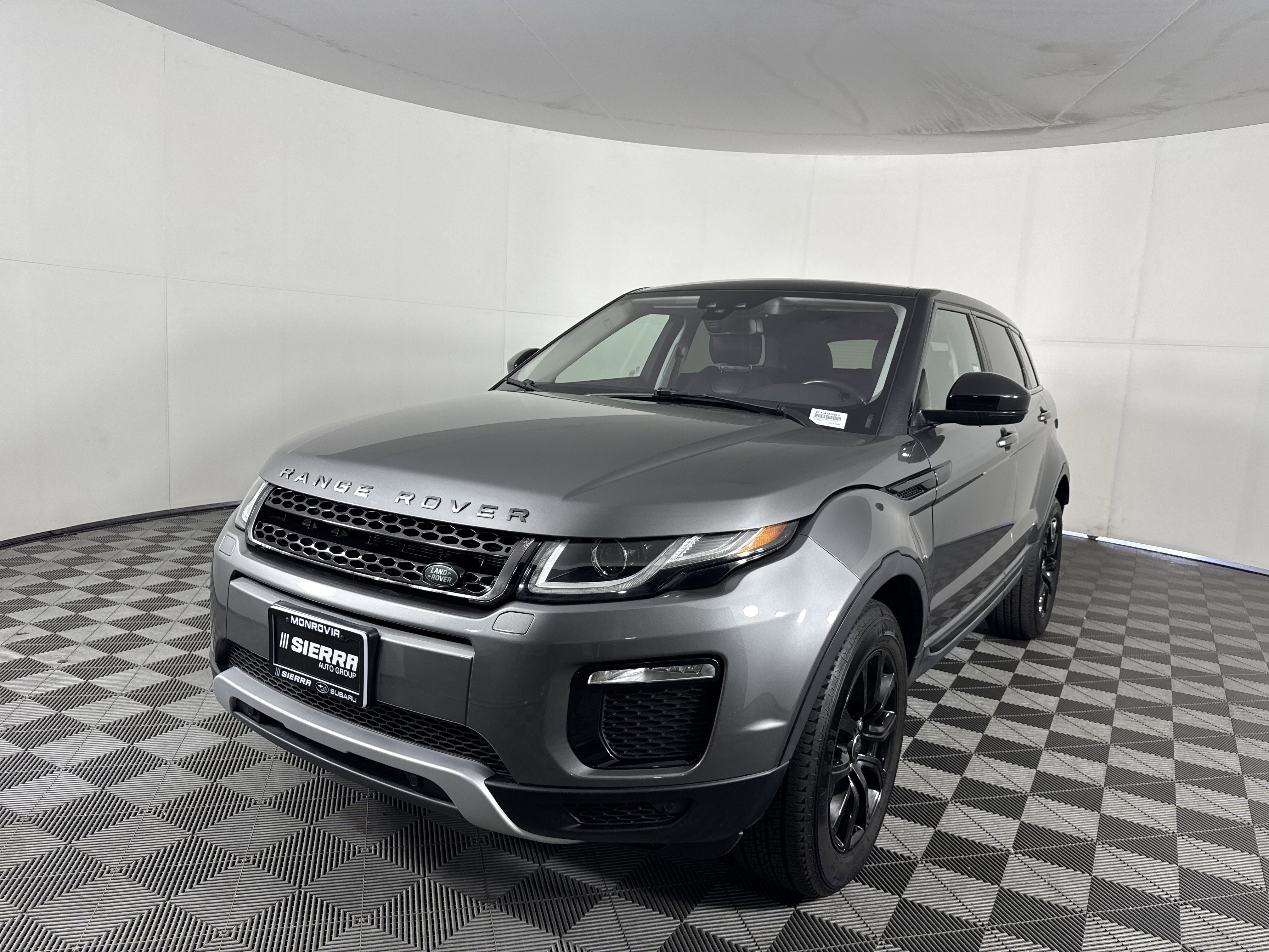 Used 2019 Land Rover Range Rover Evoque SE Premium AWD/4WD image 9