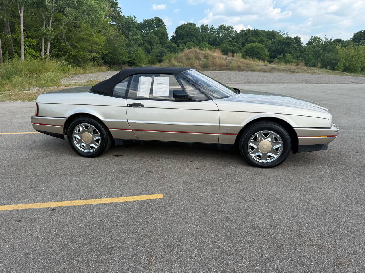 Used 1992 Cadillac Allante FWD image 4
