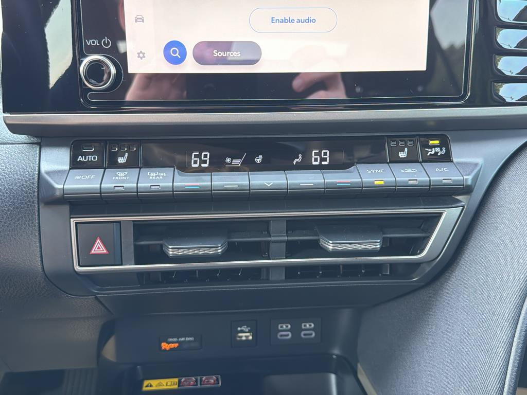 Used 2025 Toyota Camry LE w/ Convenience Package FWD image 17