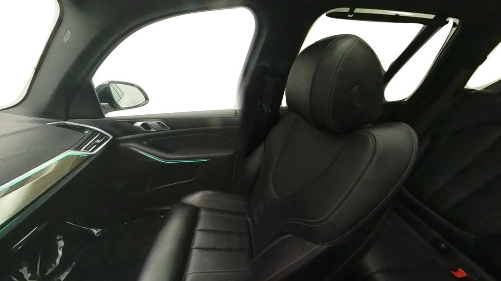 Used 2022 BMW X5 xDrive40i w/ Premium Package AWD/4WD image 31