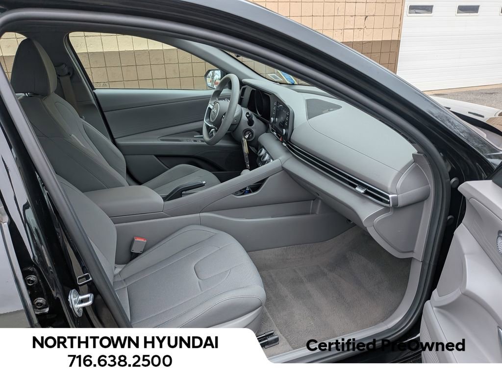Certified 2023 Hyundai Elantra SE image 33