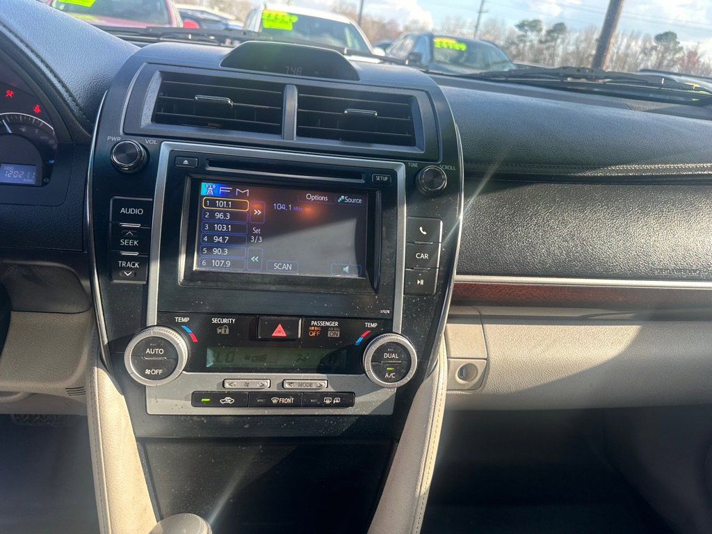 Used 2013 Toyota Camry XLE w/ Preferred Accessory Pkg image 14