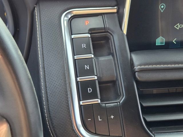 Used 2023 Chevrolet Suburban Premier image 25