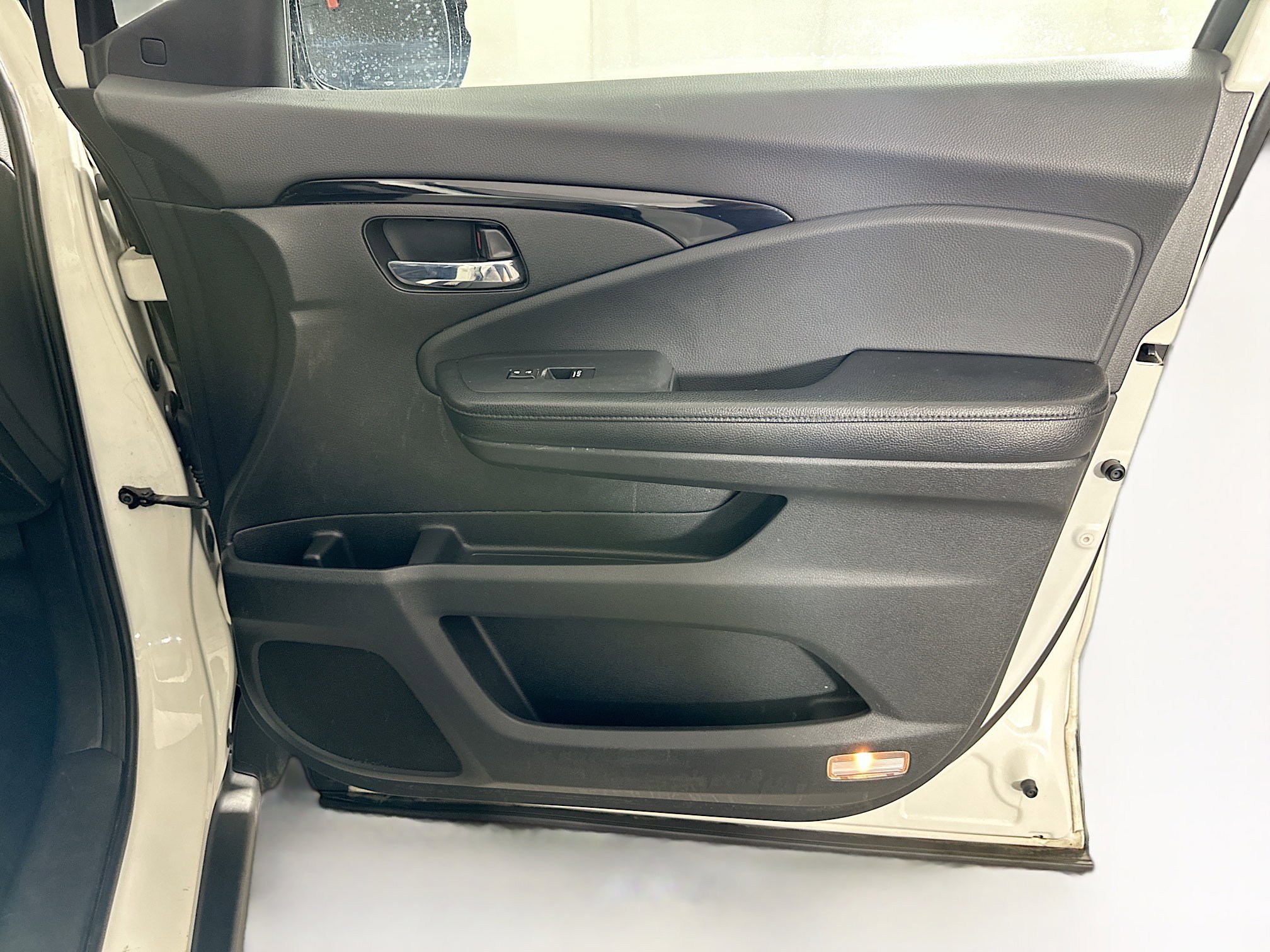 Used 2016 Honda Pilot Elite image 36