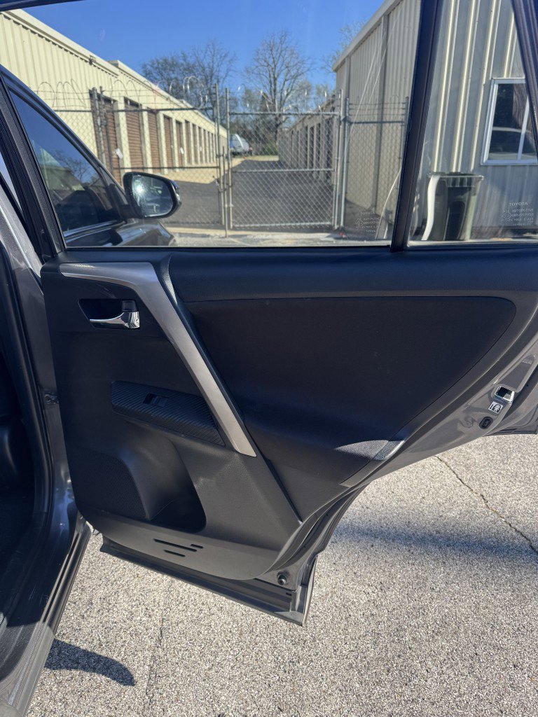 Used 2015 Toyota RAV4 XLE image 1