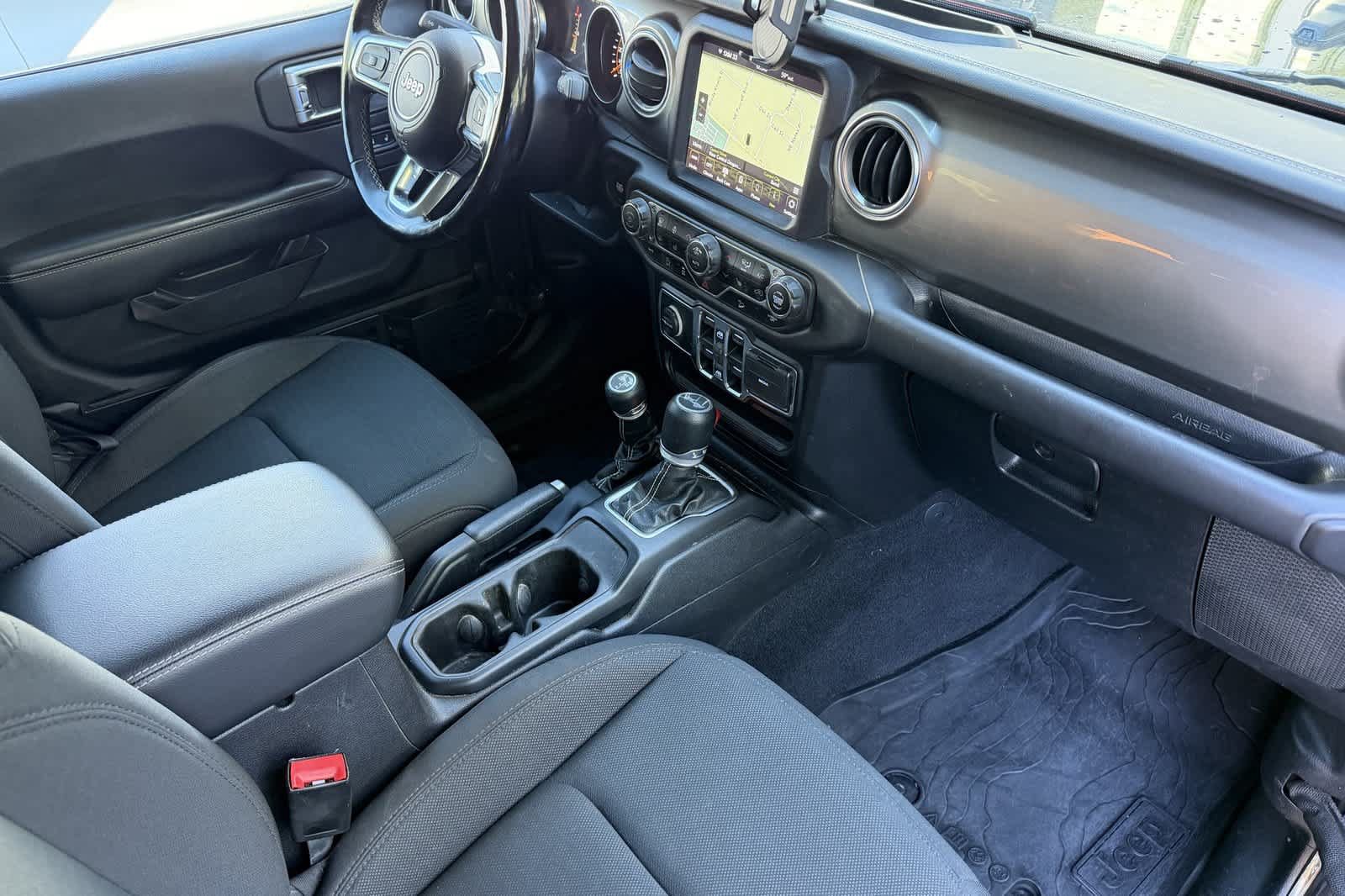 Used 2020 Jeep Wrangler Unlimited Sahara AWD/4WD image 17
