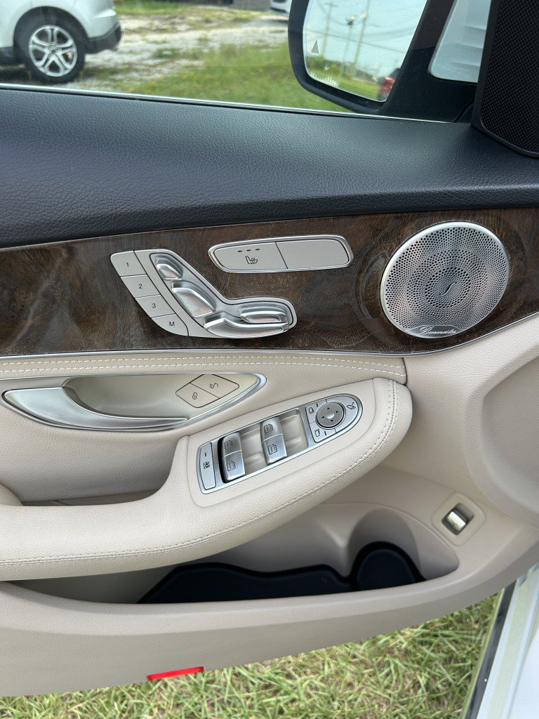 Used 2015 Mercedes-Benz C 300 4MATIC Sedan image 20