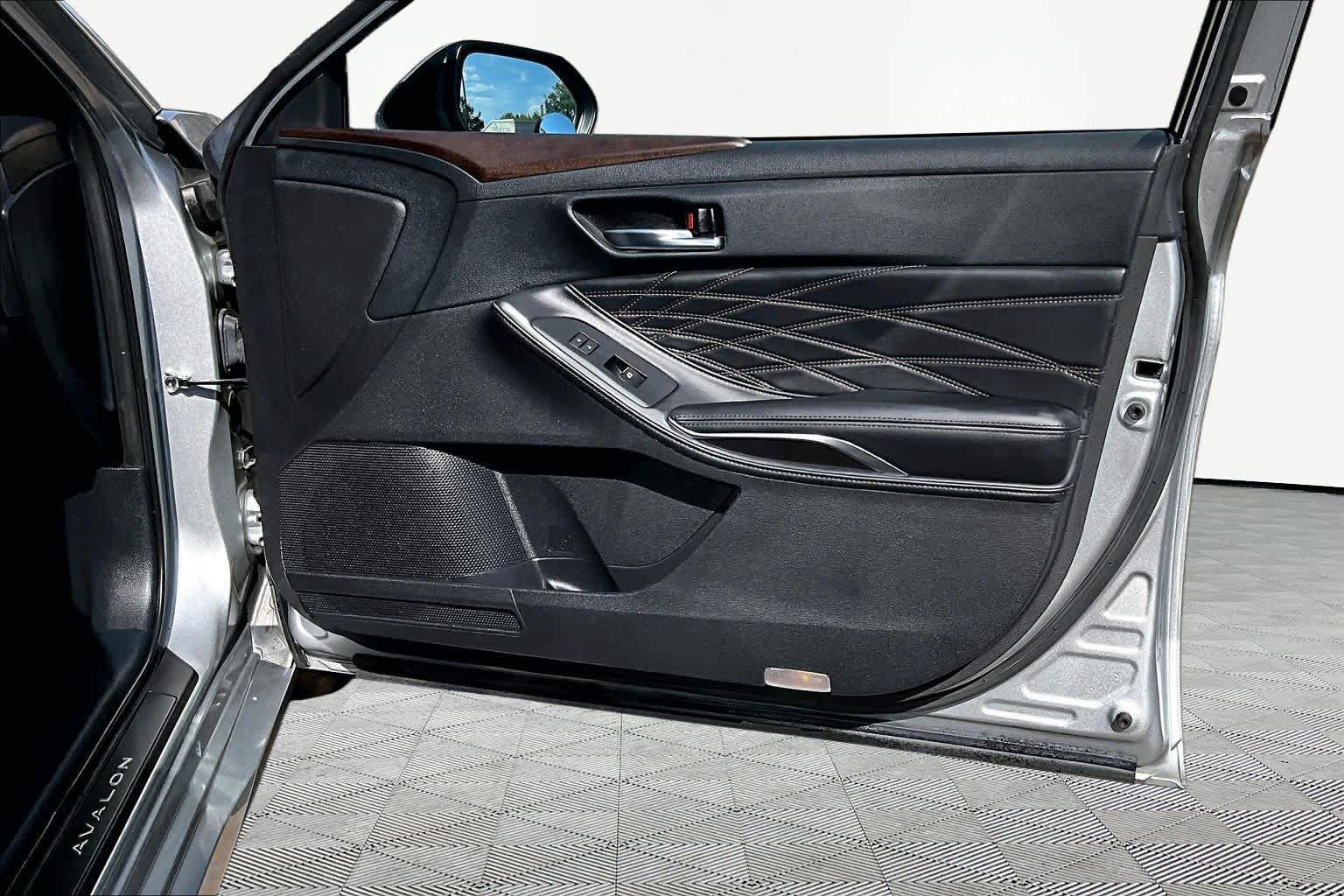 Certified 2021 Toyota Avalon Limited w/ Advanced Safety Package FWD image 23