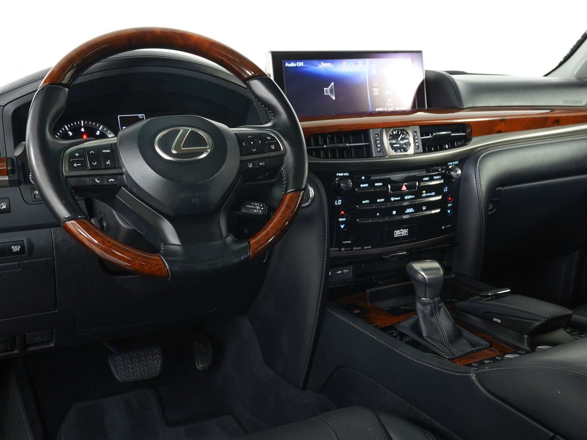 Used 2016 Lexus LX 570 4WD w/ Luxury Package image 17
