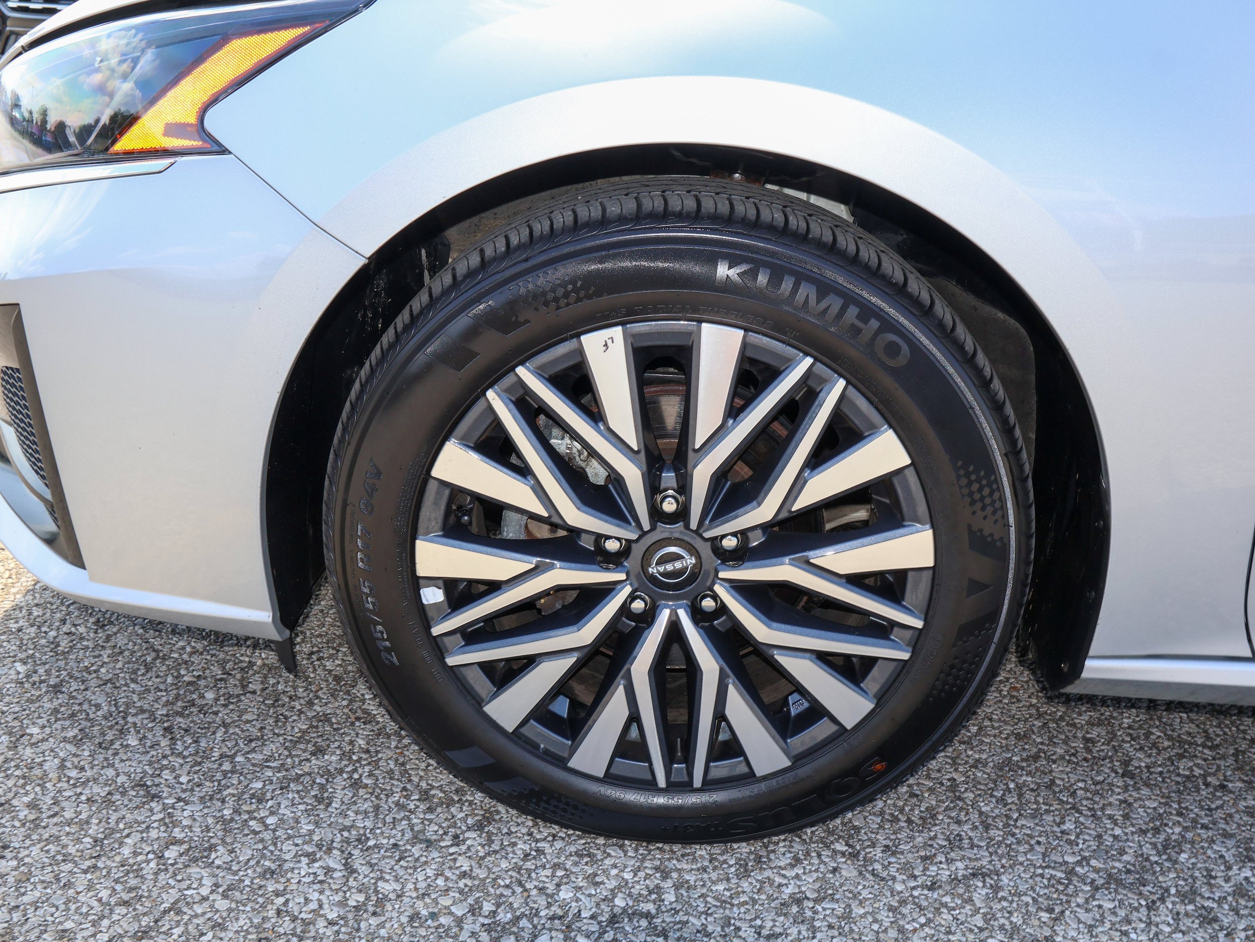 Used 2025 Nissan Altima 2.5 SV FWD image 29