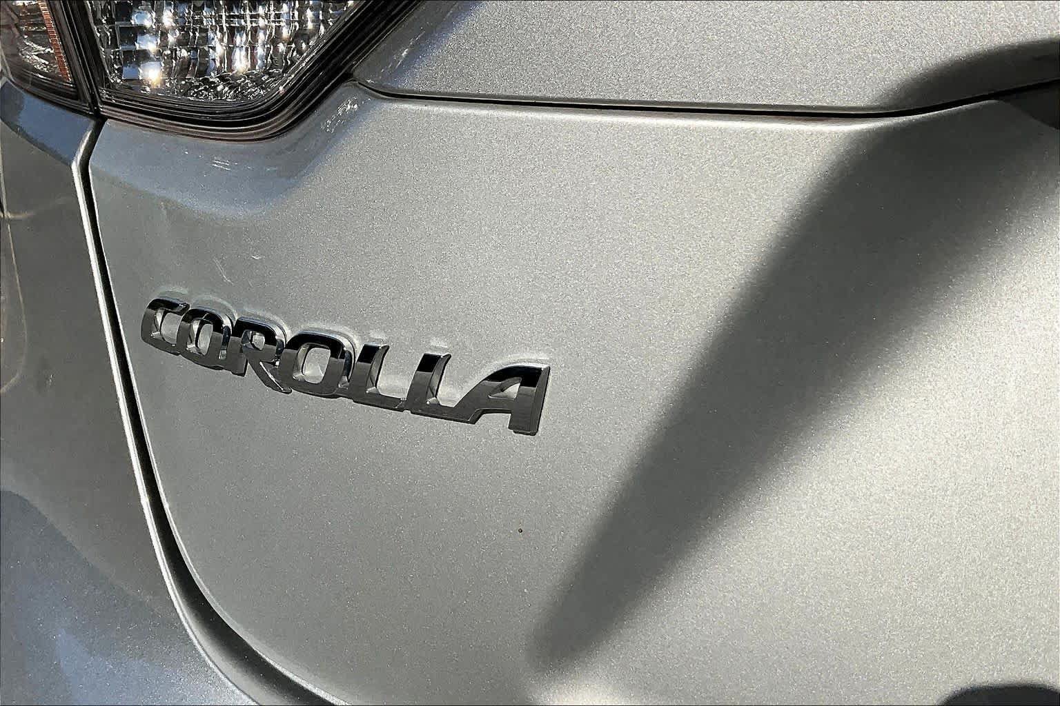 Used 2023 Toyota Corolla LE w/ LE Convenience Package FWD image 30