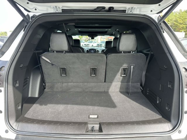 Used 2023 Chevrolet Traverse LT w/ LT Premium Package AWD/4WD image 8